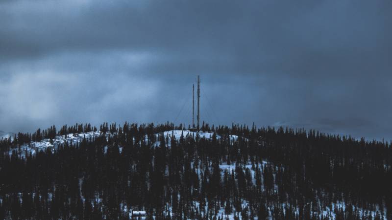 Distant Radio Mast (Pexels)